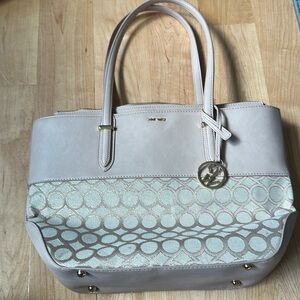 New nine west bag in great shape pink and gold